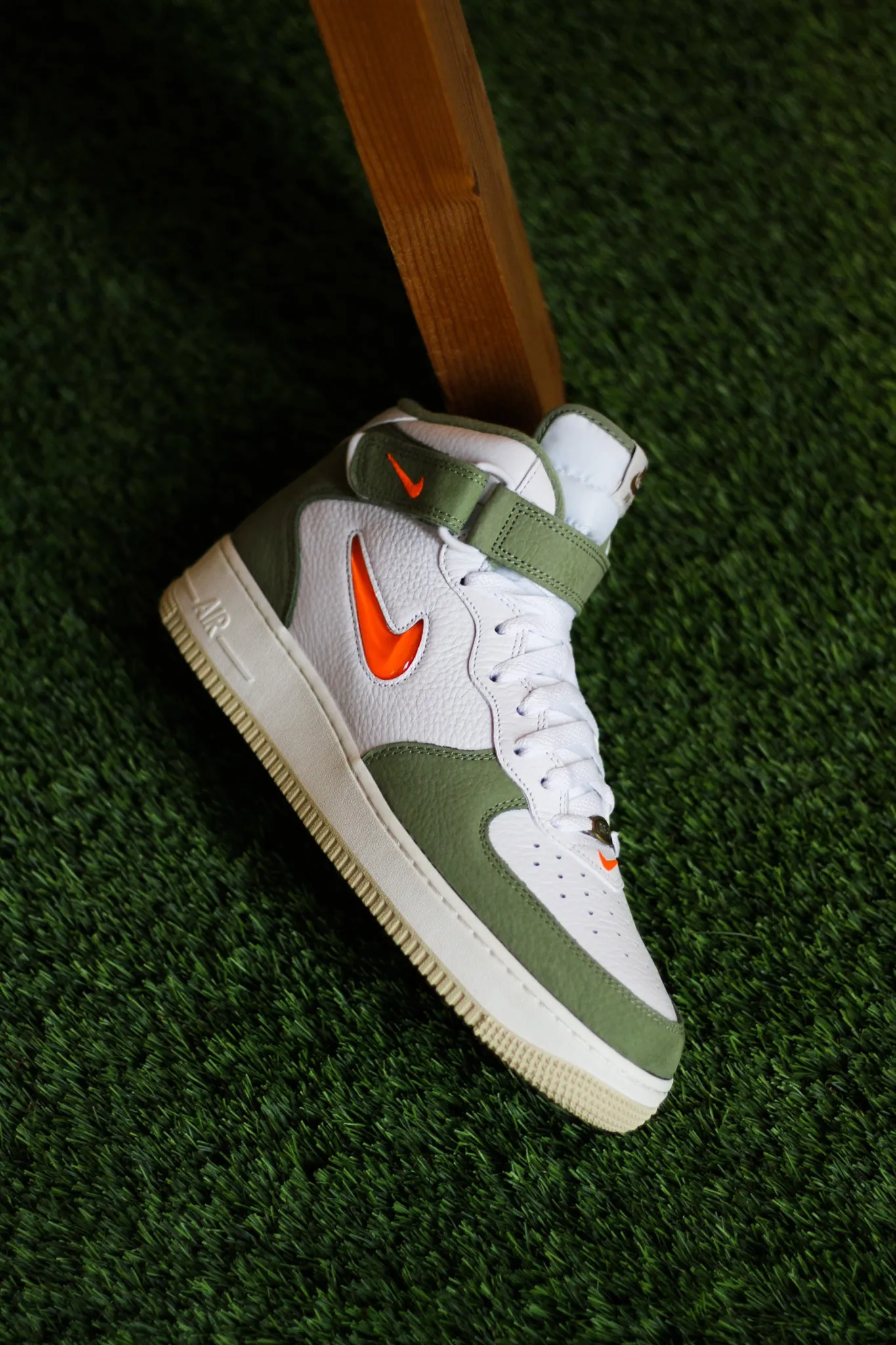 AIR FORCE 1 MID QS "OIL GREEN"