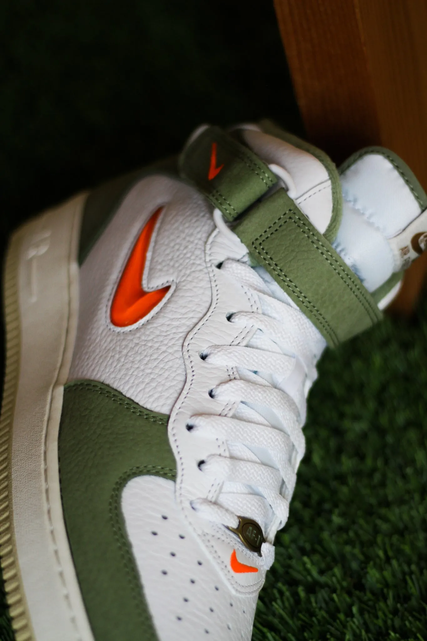 AIR FORCE 1 MID QS "OIL GREEN"