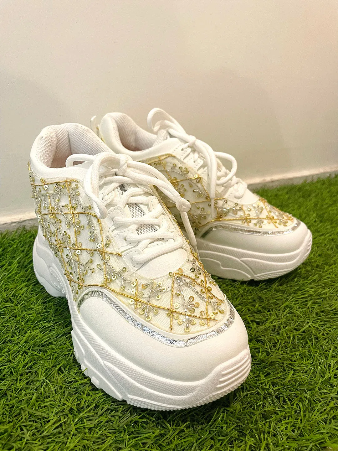 Designer Minimal Embroidered Kanvas Sneakers