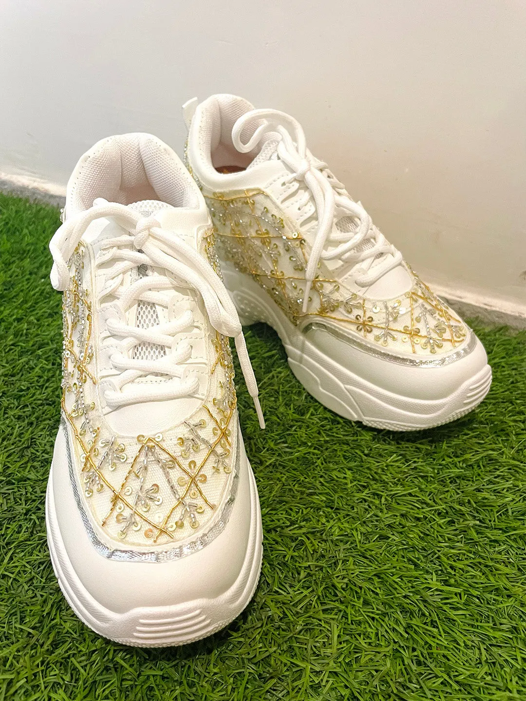 Designer Minimal Embroidered Kanvas Sneakers