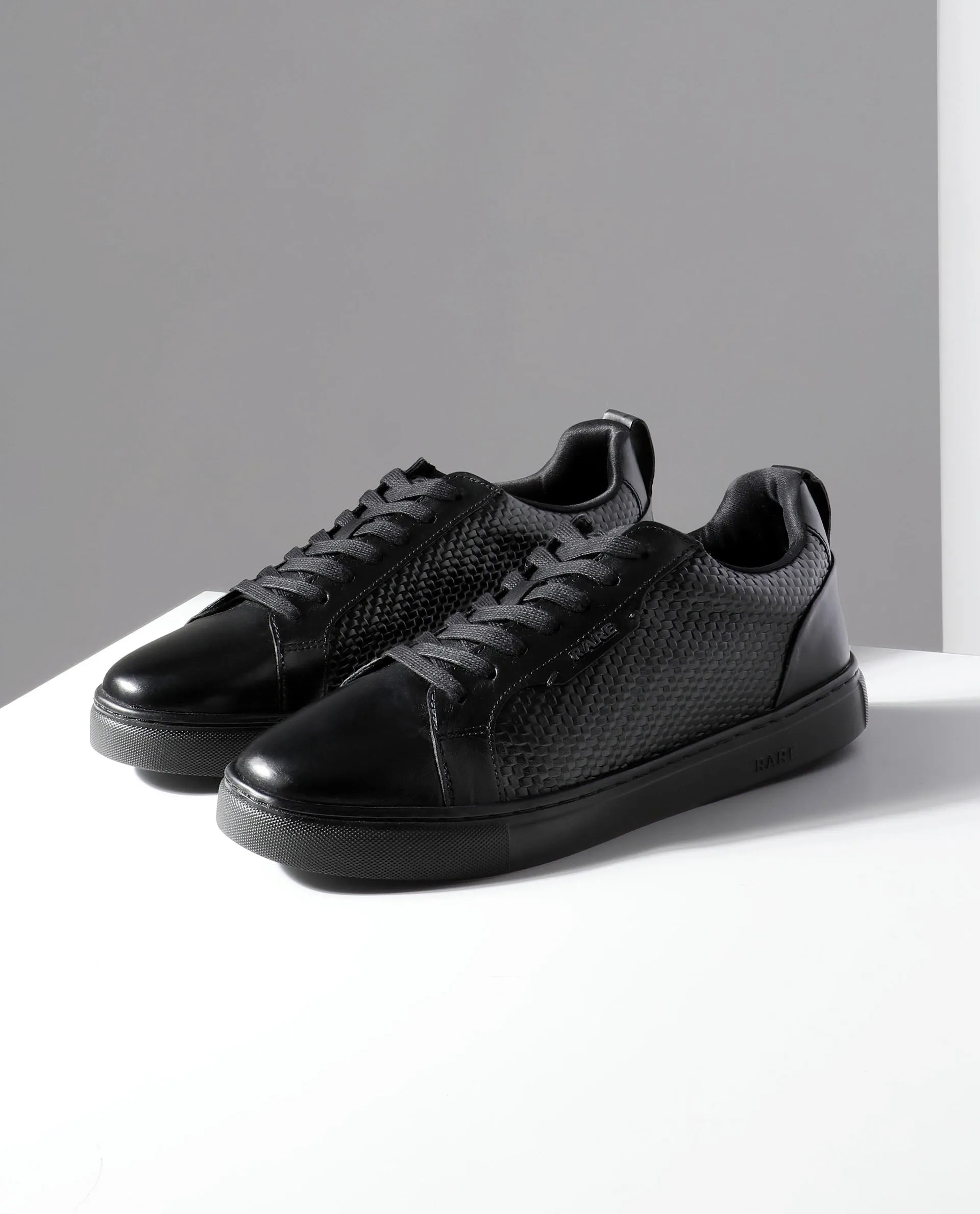 Rare Rabbit Mens Rapso Black Round Toe Low-Top Embossed Lace-Up Sneaker Shoes