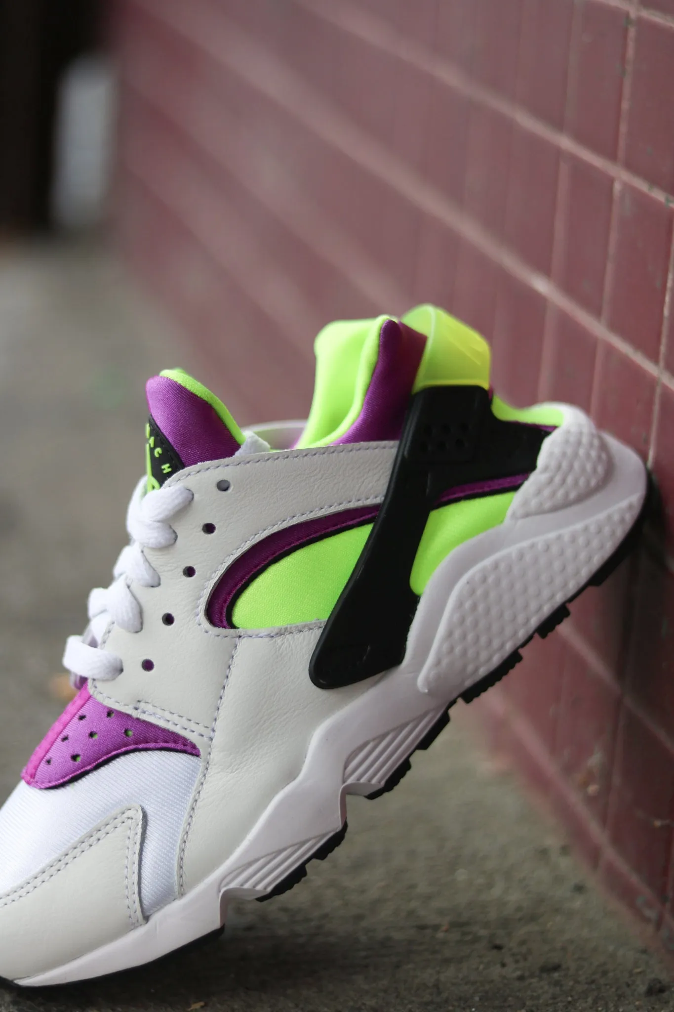 W NIKE AIR HUARACHE "MAGENTA"