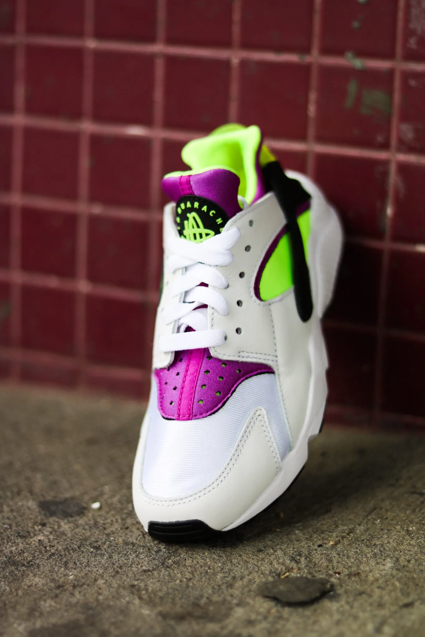 W NIKE AIR HUARACHE "MAGENTA"